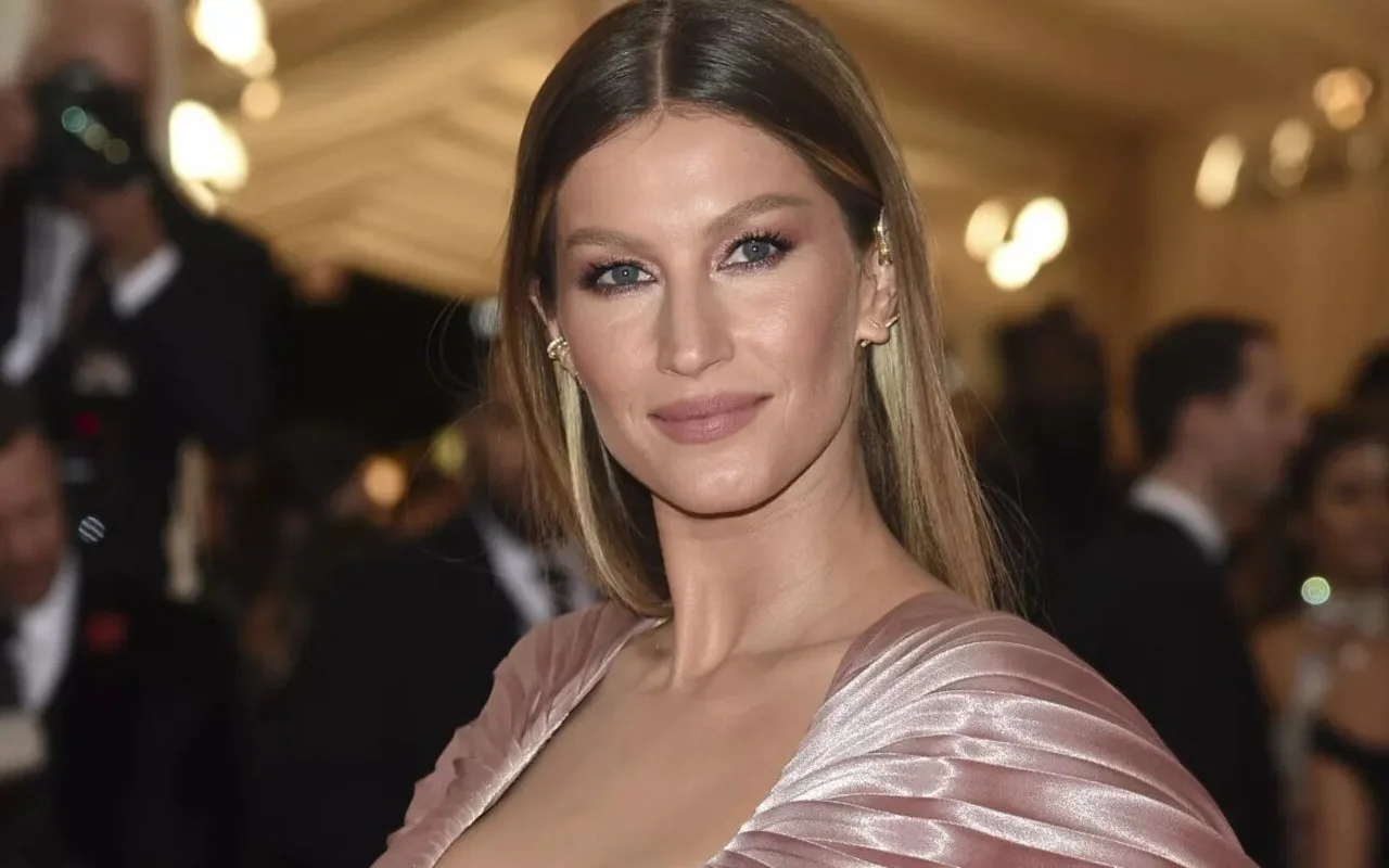 Gisele Bundchen Flaunts Post-Baby Body in Swimsuit After Giving Birth to Baby No. 3