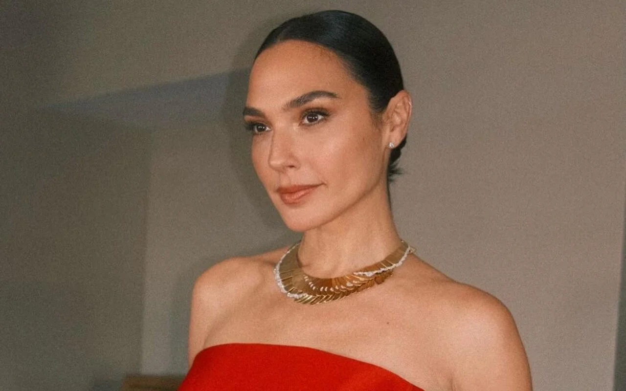 Gal Gadot Details Battle With Severe Blood Clots When Carrying Her Fourth Child