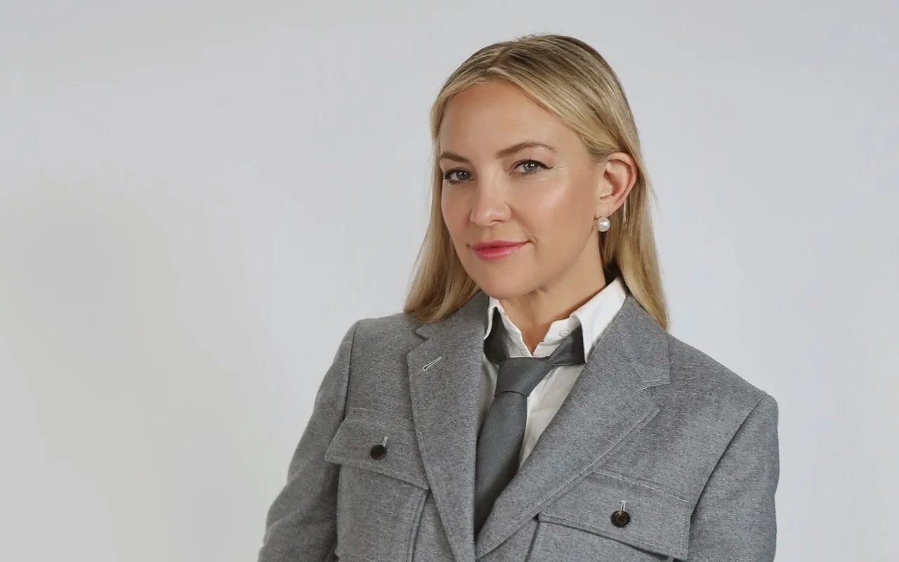 Kate Hudson's Dress Comes Undone on Stage, Nearly Leaves Her Exposed