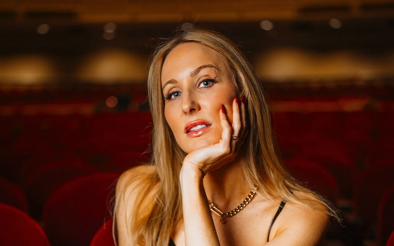 Nikki Glaser Officially Announced to Return as Host for Golden Globes 2026