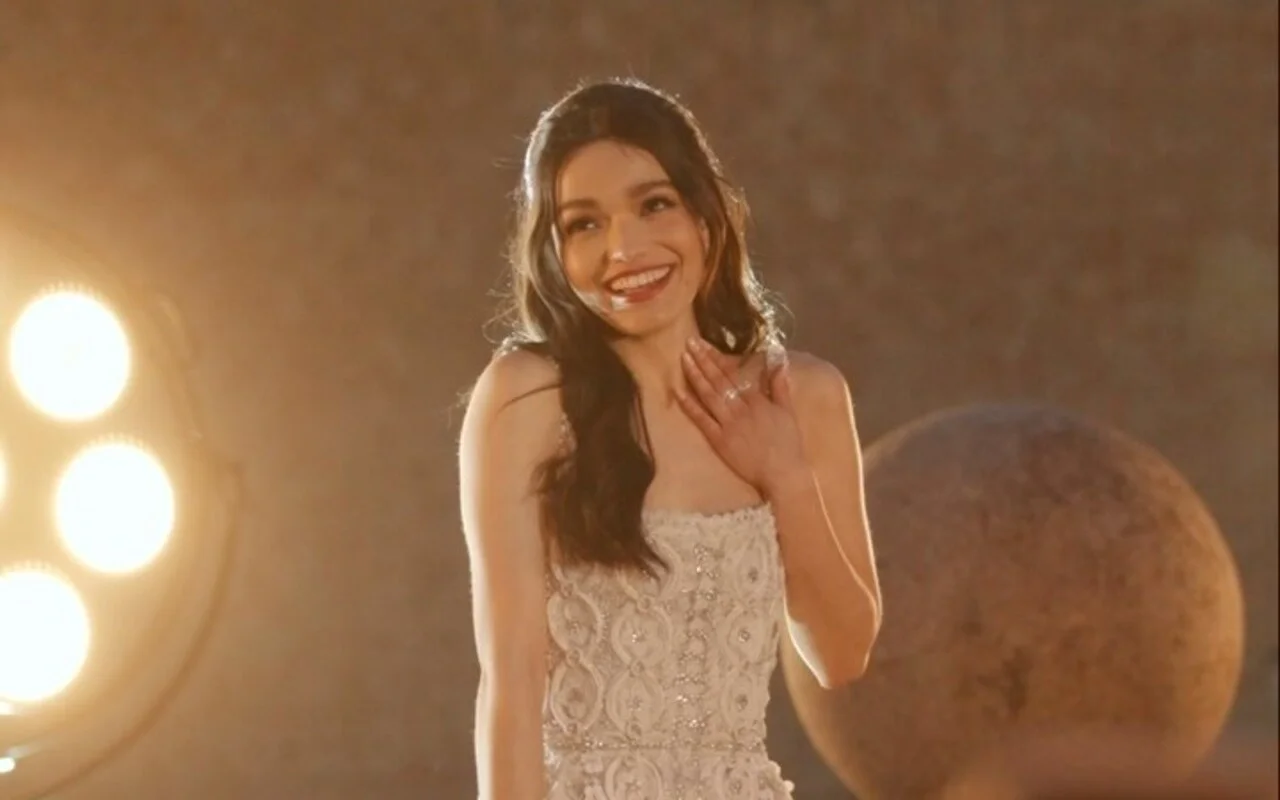 Rachel Zegler Dazzles at Low-Key 'Snow White' Premiere, Gal Gadot Is No-Show