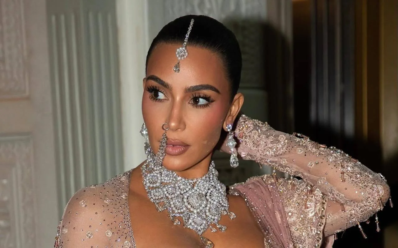 Kim Kardashian Freaked Out, Sparked Search Frenzy After Diamond on Necklace Fell Off