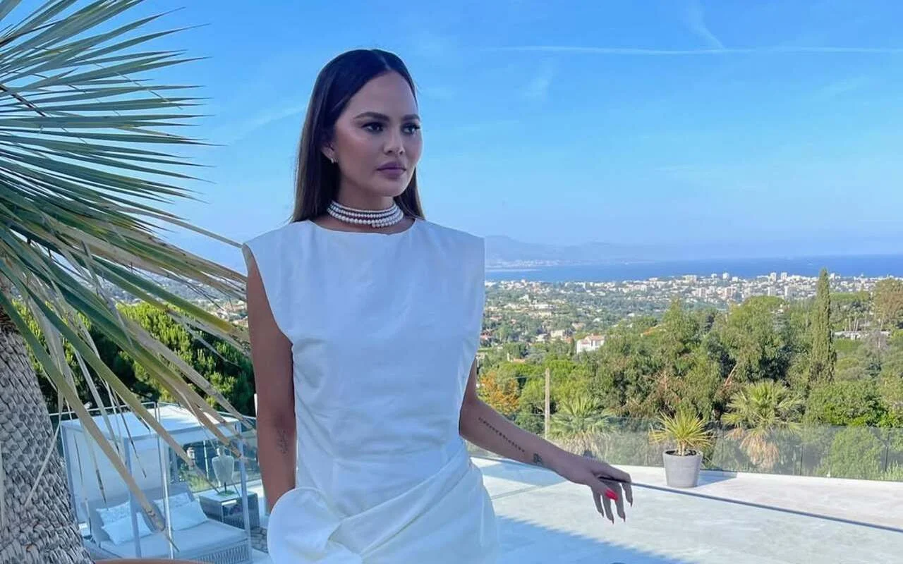 Chrissy Teigen Slams 'Miserable' People Spewing Mean Comments About Her Looks