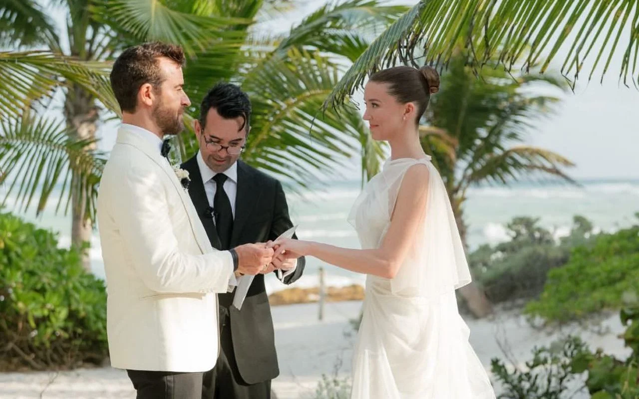 Justin Theroux's New Wife Nicole Brydon Bloom Shares Breathtaking Wedding Photos