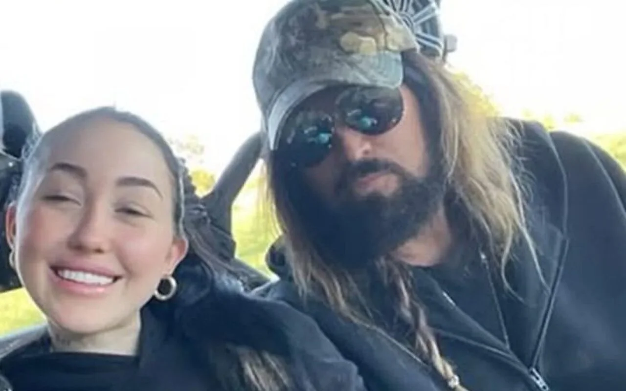 Noah Cyrus and Dad Billy Ray Celebrate New Music Together in Heartwarming Texts