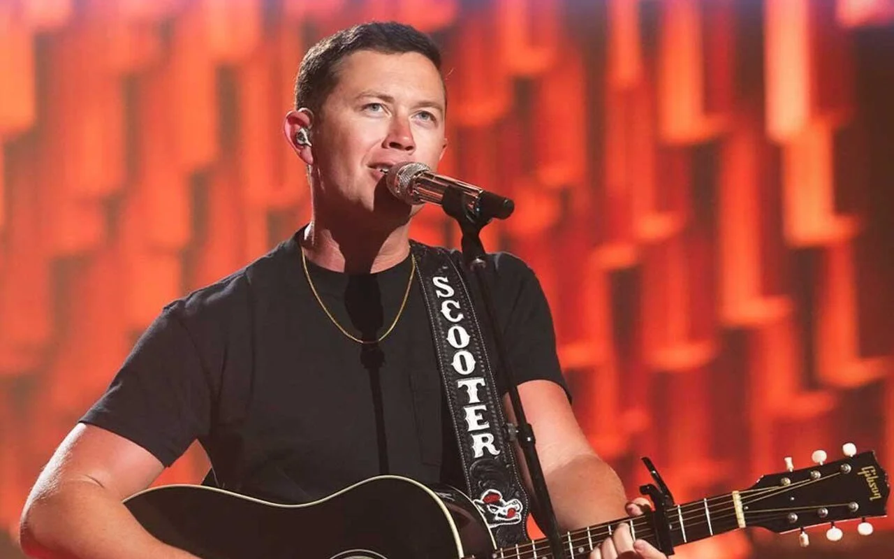 Scotty McCreery Takes a Tumble During Kane Brown's Show