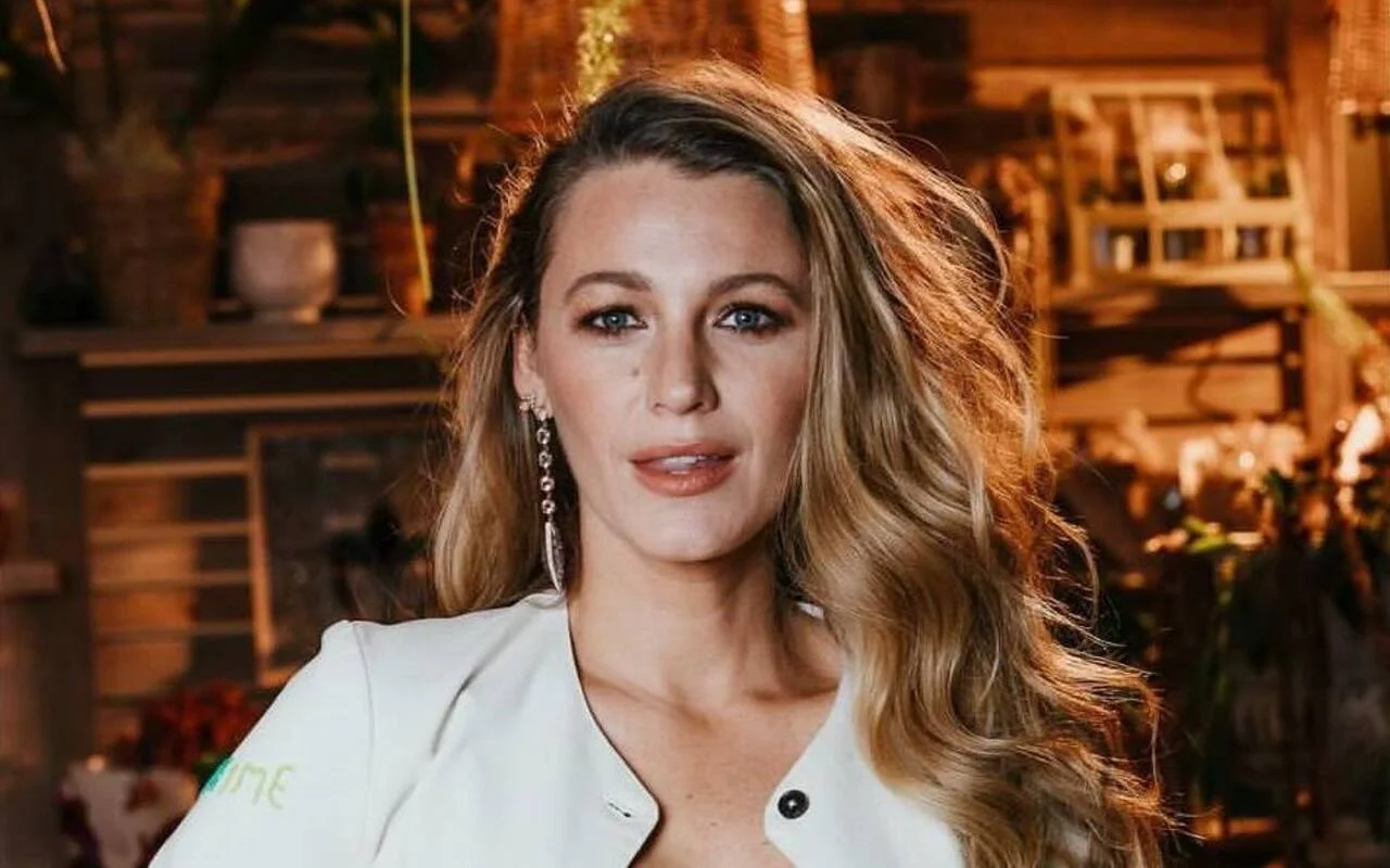 Blake Lively's 'Happy' Visit to Donut Shop Sparks Health and Safety Investigation
