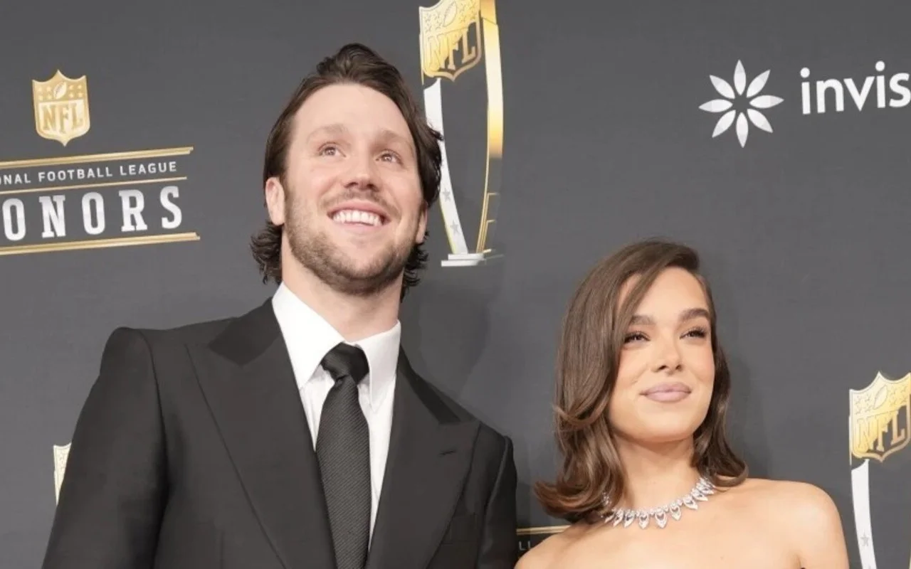 Hailee Steinfeld Praises Kansas City Chiefs to 'Anger' Buffalo Bills and Fiance Josh Allen's Fans