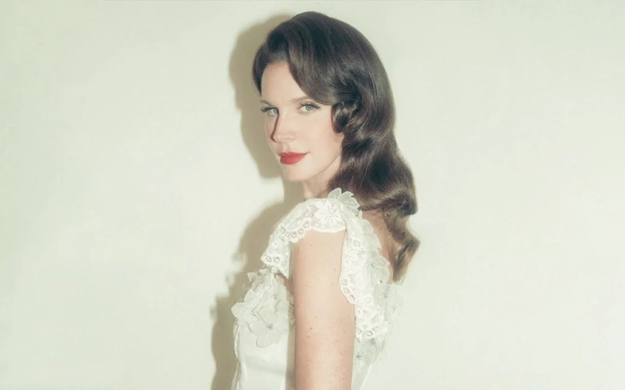 Lana Del Rey Debuts New Single 'Bluebird' Ahead of New Album Release