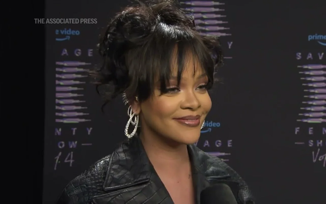Rihanna Covers Her Stomach Amid Rumor She's Expecting Baby No. 3
