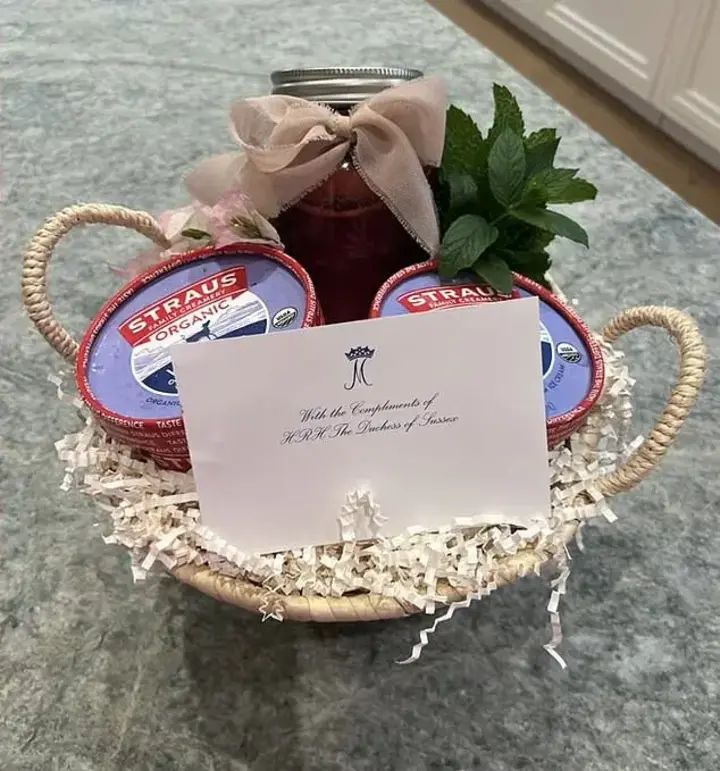 Meghan Markle signed her note with 'HRH'