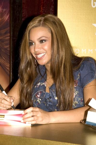 Beyonce Knowles;<br>True Star Gold Fragrance Autograph Signing