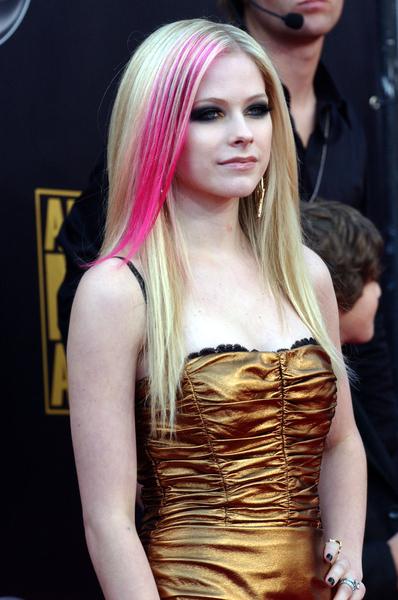 Avril Lavigne<br>2007 American Music Awards - Red Carpet