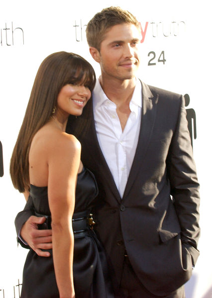 Eric Winter Latest News, Bio, Profile, Album, Movie and Photo.