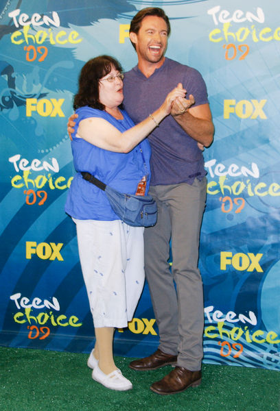 Hugh Jackman, Sue Schneider<br>2009 Teen Choice Awards - Press Room