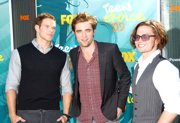 Kellan Lutz, Robert Pattinson, Jackson Rathbone<br>2009 Teen Choice Awards - Arrivals