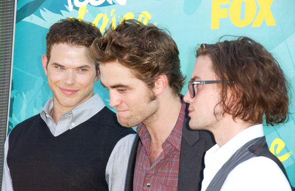 Kellan Lutz, Robert Pattinson, Jackson Rathbone<br>2009 Teen Choice Awards - Arrivals