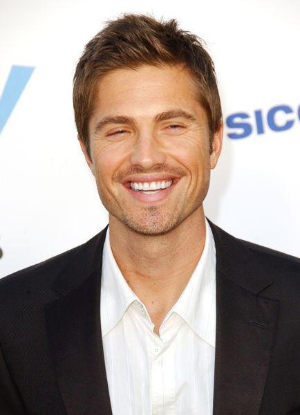 Eric Winter Latest News, Bio, Profile, Album, Movie and Photo.