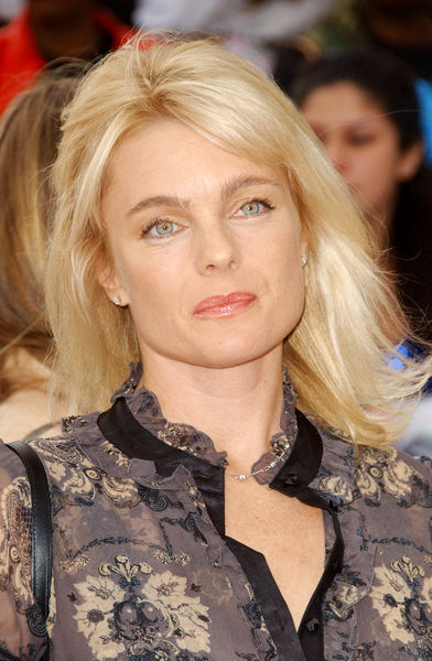 Erika Eleniak<br>