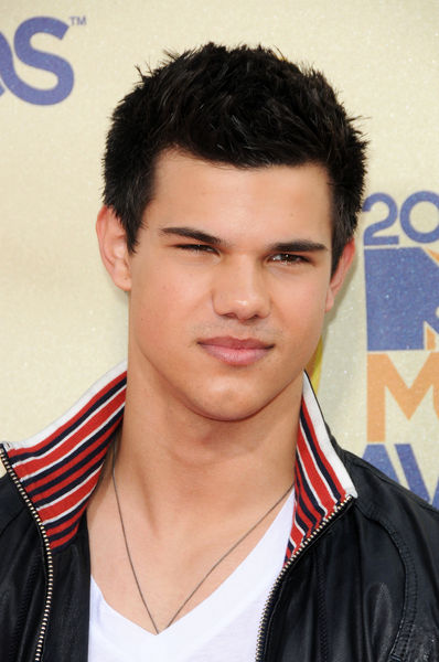Taylor Lautner<br>18th Annual MTV Movie Awards - Arrivals