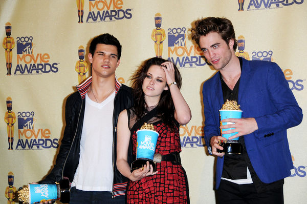 Taylor Lautner, Kristen Stewart, Robert Pattinson<br>18th Annual MTV Movie Awards - Press Room