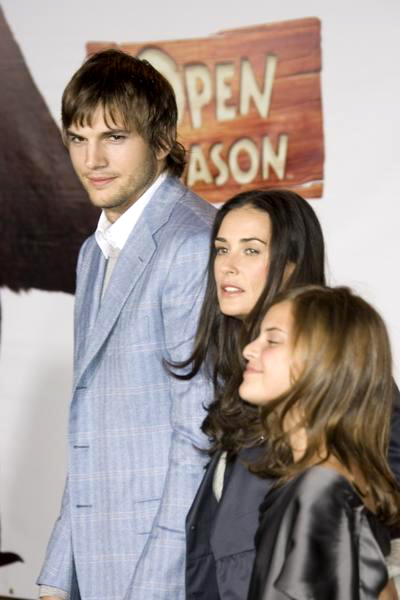 Ashton Kutcher, Demi Moore<br>Open Season Los Angeles Premiere - Red Carpet