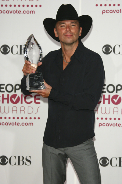 Kenny Chesney<br>The 33rd Annual People's Choice Awards - Press Room