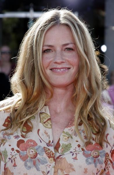 Elisabeth Shue<br>Dreamer Los Angeles Premiere - Arrivals