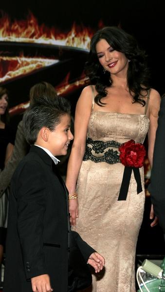 Catherine Zeta-Jones;Adrian Alonso;<br>The Legend of Zorro Los Angeles Premiere - Red Carpet