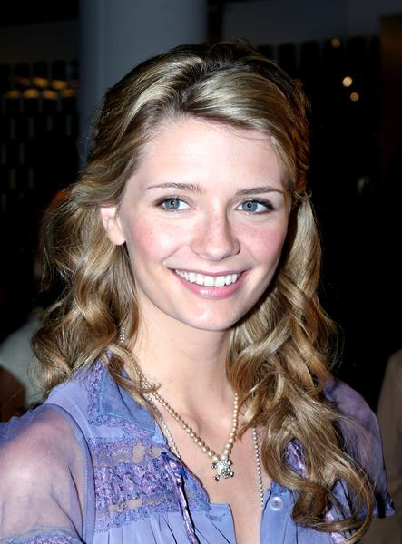 Mischa Barton<br>Mischa Barton In-Store Appearance at Macy's to Promote Keds