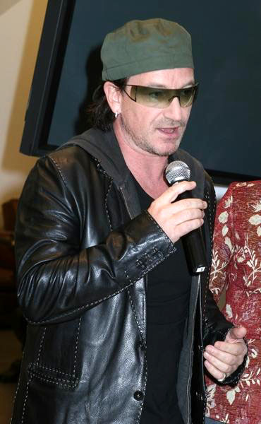 U2<br>Barneys and Bono launch EDUN clothing line
