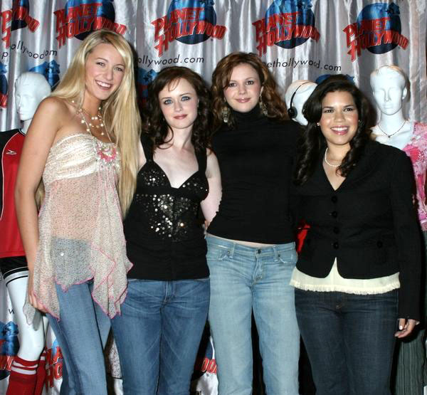 Blake Lively, America Ferrera, Alexis Bledel, Amber Tamblyn<br>Cast of Sisterhood of the Travelling Pants Donates Memorabilia to Planet Hollywood