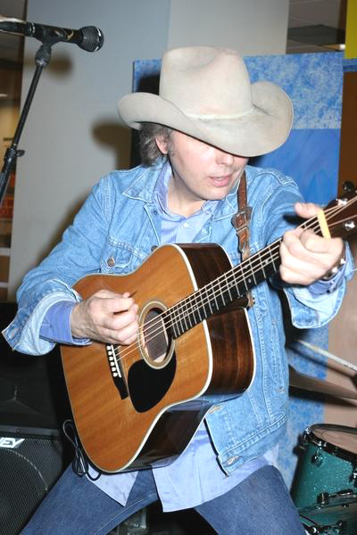Dwight Yoakam<br>Dwight Yoakam Performs and Signs Blame The Vain his New Album