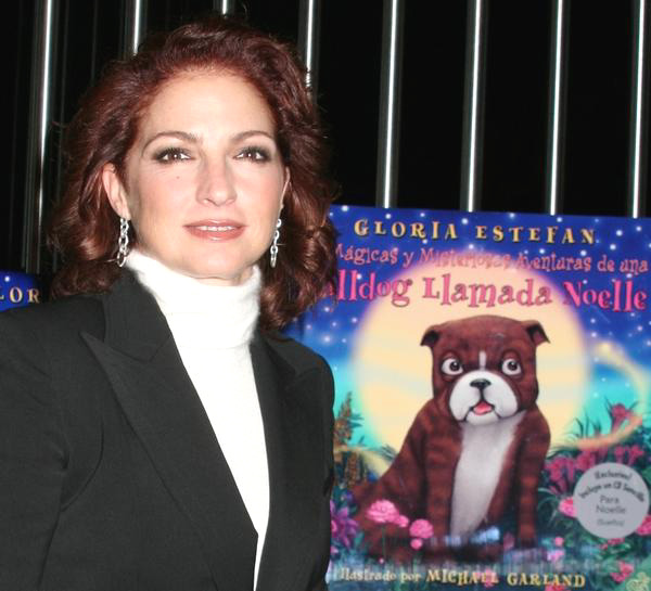 Gloria Estefan<br>Gloria Estefan Signs Her Book Noelle the Bulldog at Gypsy Tea in New York City