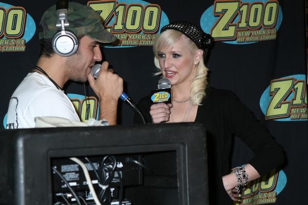 Ashlee Simpson;<br>Ashlee Simpson Signs Her New CD I Am Me