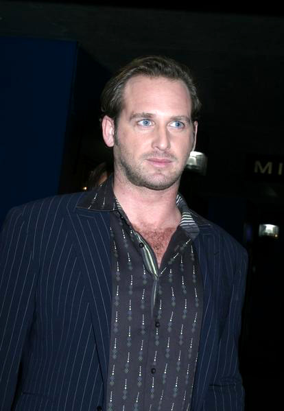 Josh Lucas<br>MTV TRL Show Exits - 1-11-2006