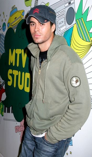 Enrique Iglesias<br>Enrique Iglesias Appears On MTV's Mi TRL to Promote His New CD Insomniac