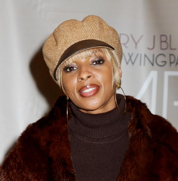 Mary J. Blige<br>Mary J. Blige Signs Copies of Her New Album 