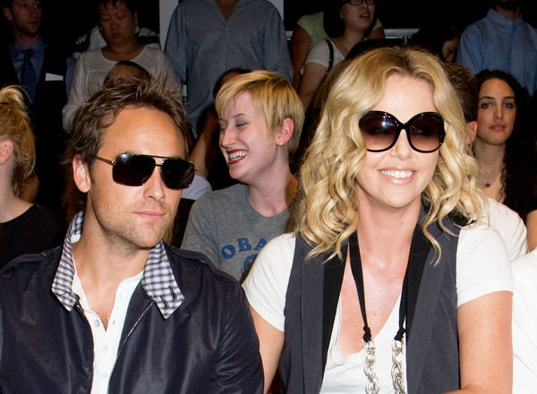 Charlize Theron, Stuart Townsend<br>Mercedes-Benz Fashion Week Spring 2009 - Rag & Bone - Front Row