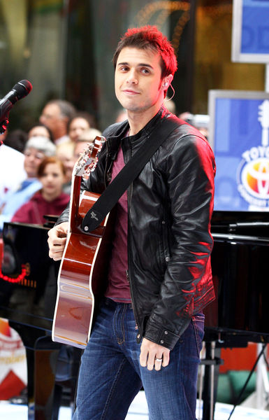 Kris Allen;<br>2009 American Idol Winner and Runnerup in Concert on NBC's 