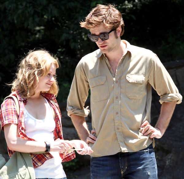 Robert Pattinson, Emilie de Ravin<br>Robert Pattinson Filming 