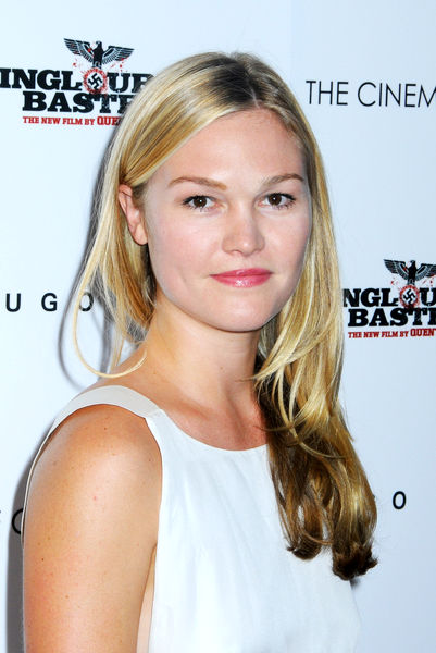 Julia Stiles<br>