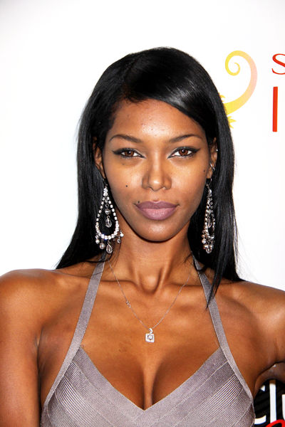 Jessica White;<br>2009 Sports Illustrated Swimsuit Issue Party at LAX - Arrivals