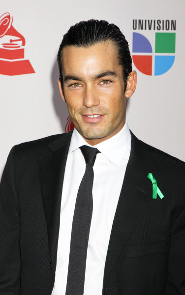 Aaron Diaz Picture 2 - The 10th Annual Latin GRAMMY Awards - Arrivals