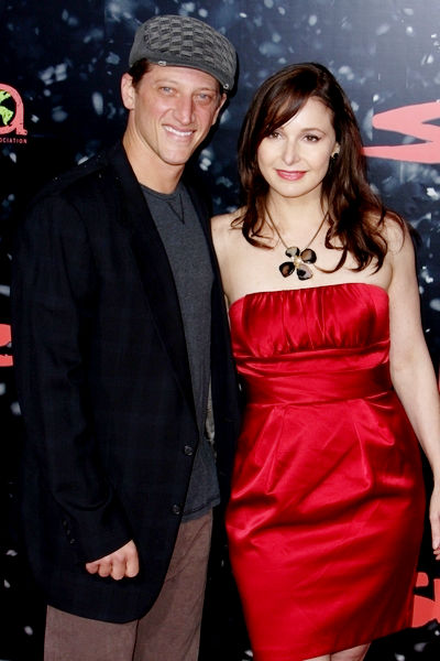 Josh Feinman;Elle Travis;<br>