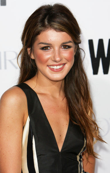 Shenae Grimes<br>