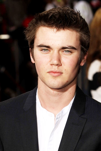 Cameron Bright Latest News, Bio, Profile, Album, Movie and Photo.