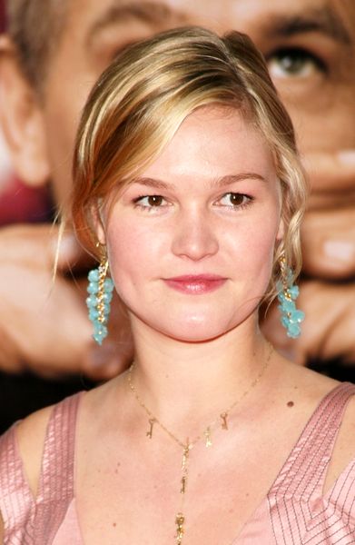 Julia Stiles<br>