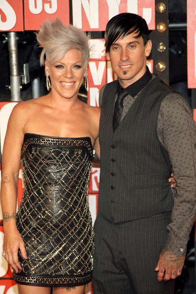 Pink, Carey Hart<br>2009 MTV Video Music Awards - Arrivals