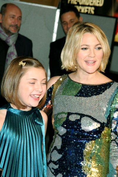 Drew Barrymore, Mackenzie Milone<br>